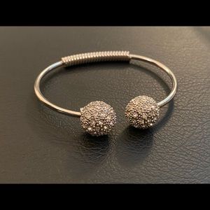 Silver cuff with sparkly ends🌟